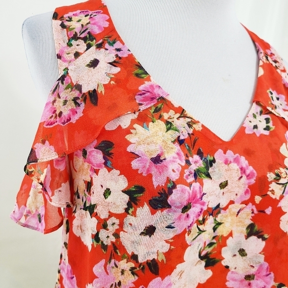 Cabi 5352 Lush floral blouse red cold shoulder - Picture 4 of 6